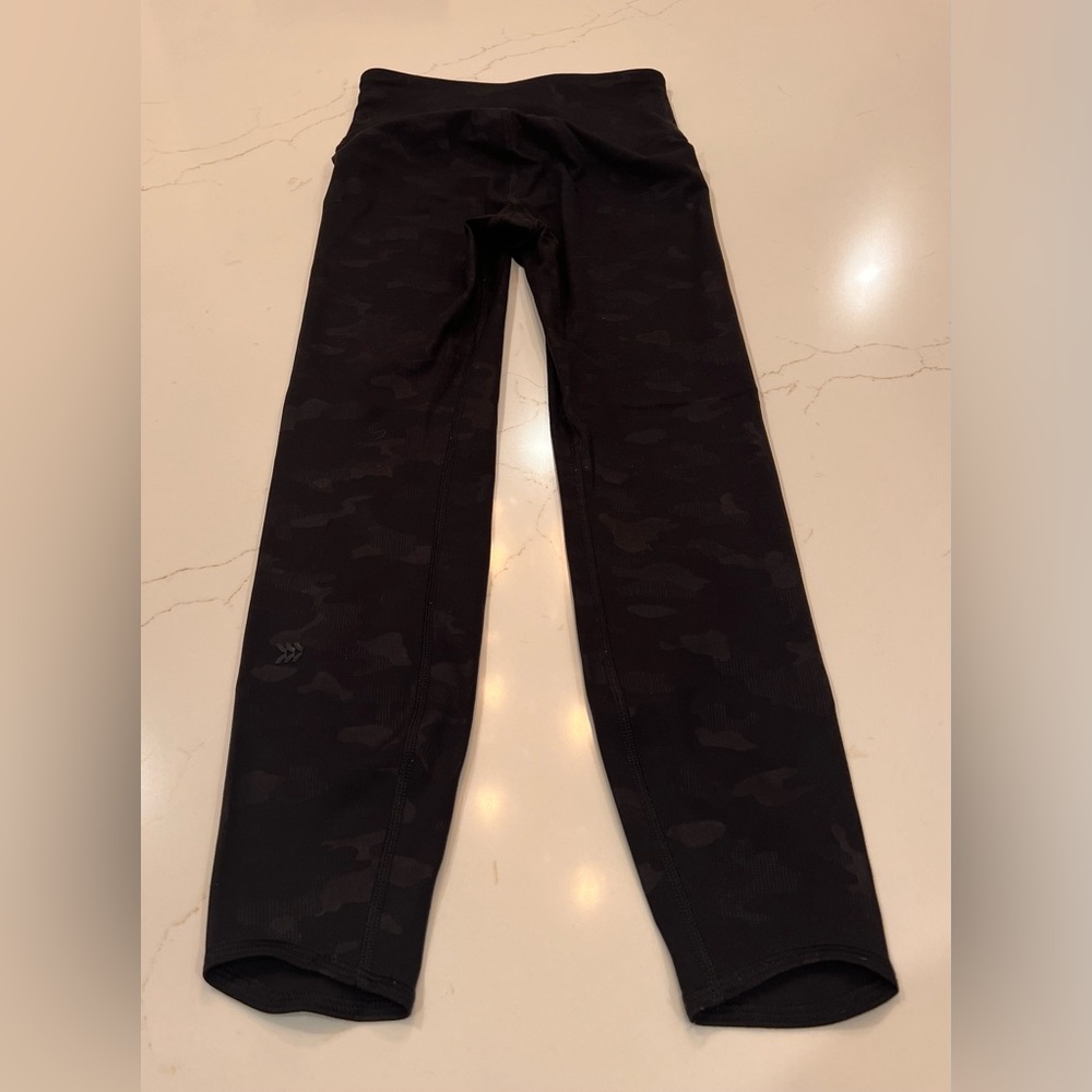All in Motion Premium Elongate 7/8 leggings | XS | Black & Gray - Picture 6 of 10